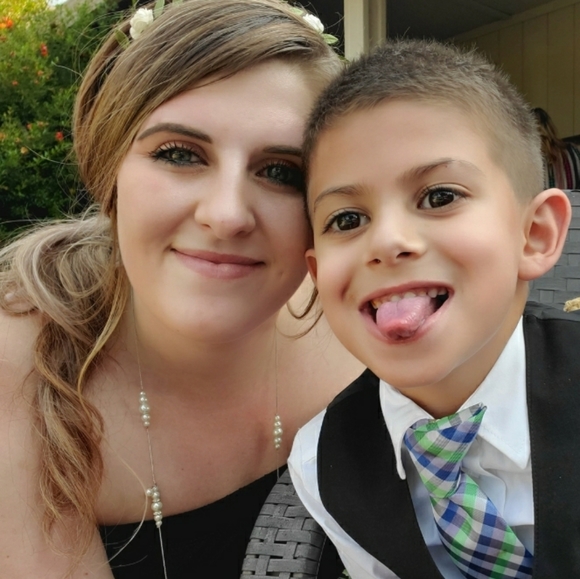 Meet your Posher, Melissa - Picture 3 of 3